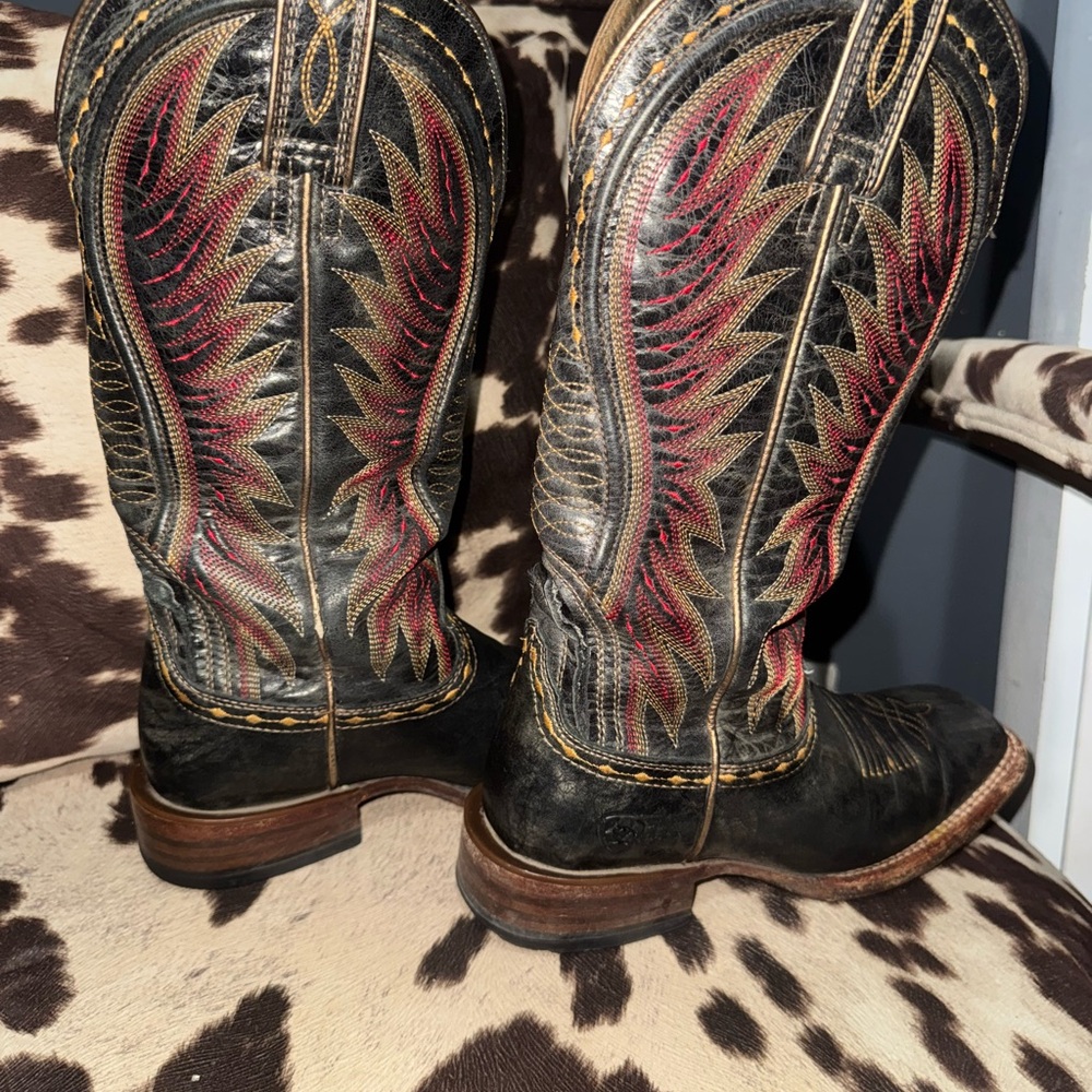 Ariat Black and Red Women’s Cowboy Boots - Picture 2 of 16